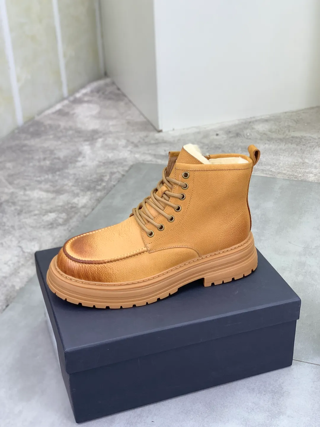 Men's men's shoes 💰P660 New arrival 🆕🆕🆕 IUGGI Men's British retro Martin boots Winter new men's outdoor hiking boots First layer of cowhide on the outside and wool on the inside Comfortable and warm Rubber sole sole Non-slip and firm Trendy and fashionable Casual and versatile Size: 38-44 (45 customized) Color: three colors